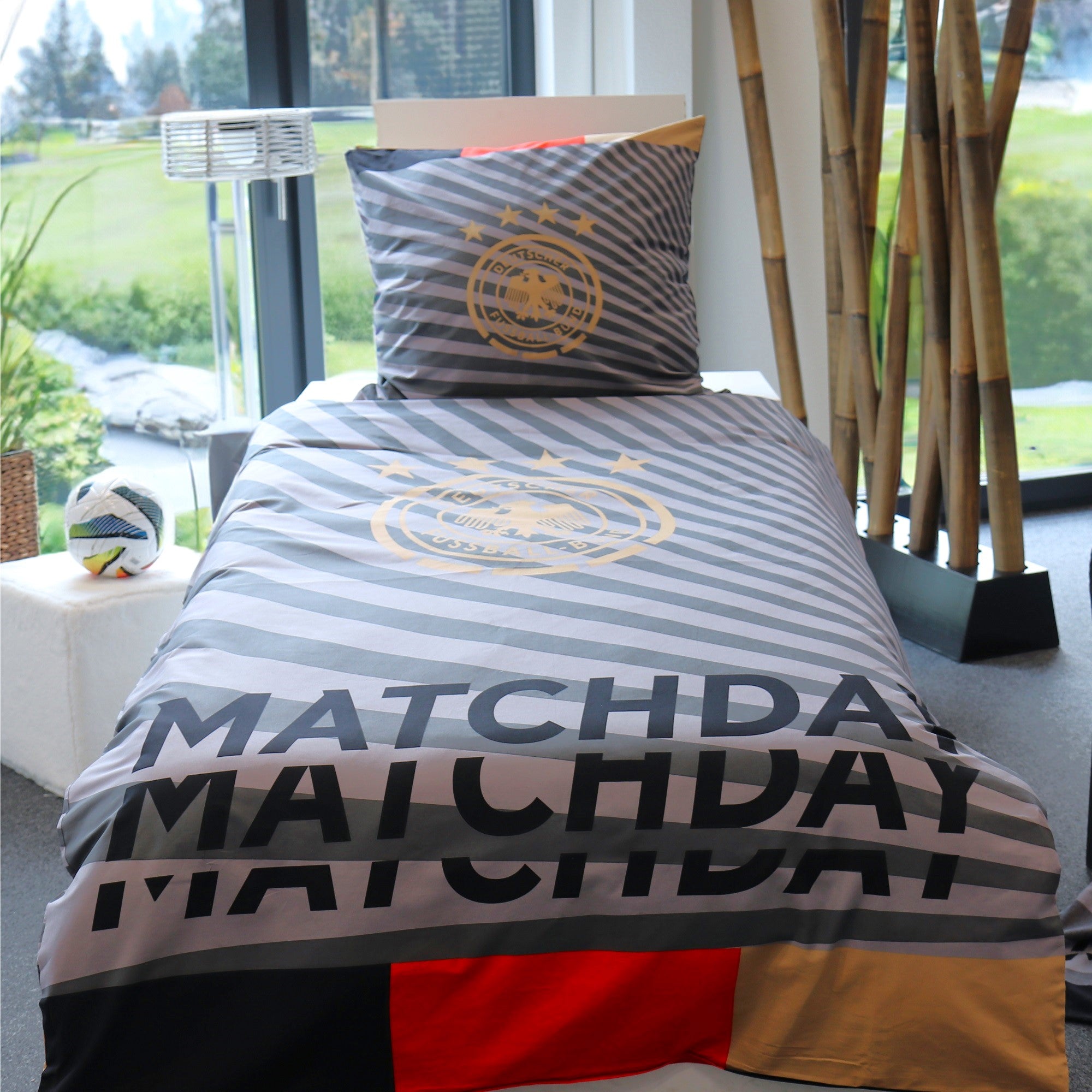 DFB Bettwäsche im Showroom bei viel Licht