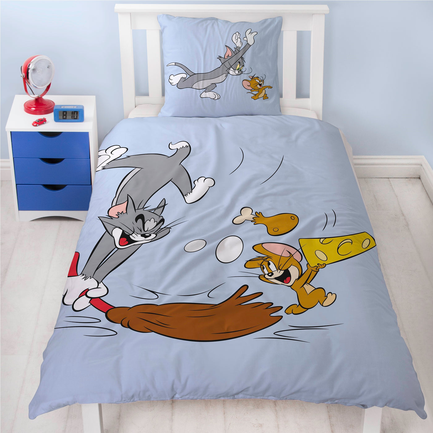 Vorderseite Tom & Jerry Bettwäsche aufs Bett gezogen